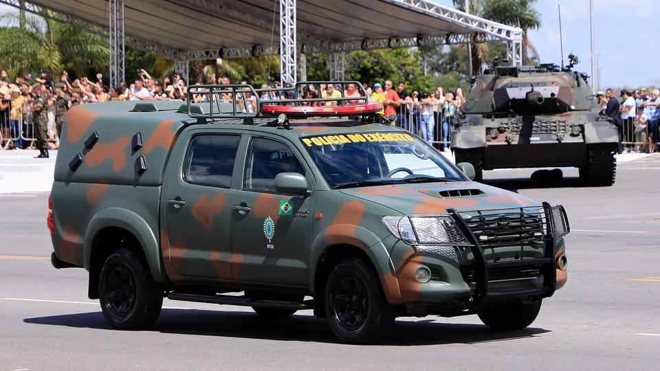 Militares do Exército Brasileiro em cerimônia na Praça dos Cristais, em Brasília