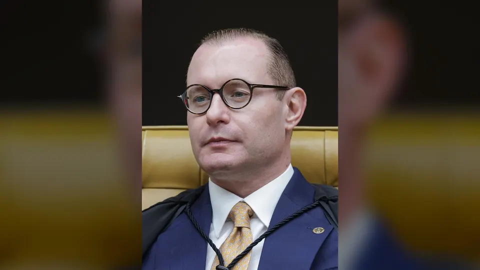 Cristiano Zanin, de toga, em sessão plenária do Supremo Tribunal Federal